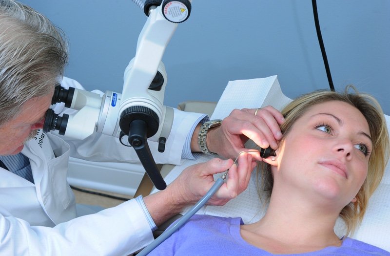 Prof. Dr. Ahmet Özdoğan: Türkiye’nin Öncü KBB ve Estetik Uzmanı