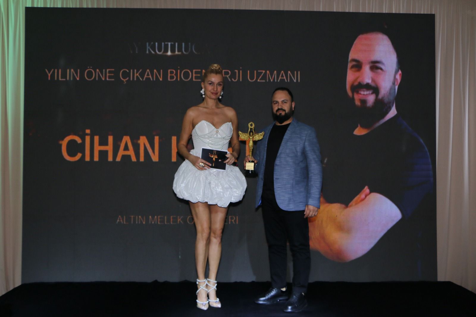Türkiye Gündemine Oturan Cihan Kartal: Kehanetleri, Ödülleri ve Instagram’daki Şifa Gücü